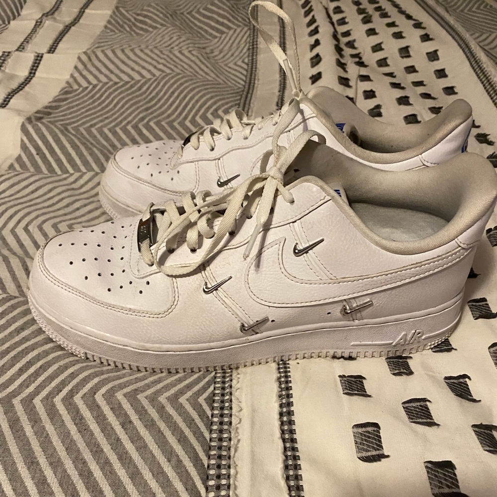 metal swoosh air force 1